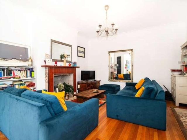 House for sale in Twickenham, Strawberry Hill