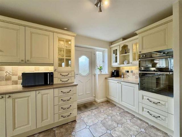 House for sale in Huddersfield, Waterloo