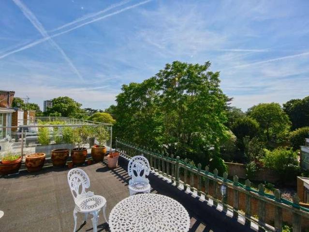 House for sale in Hampton Wick, Greater London