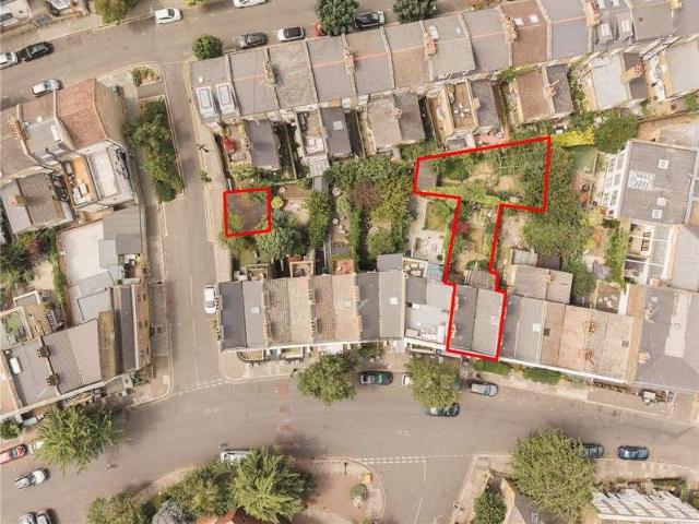 House for sale in Oval, Greater London