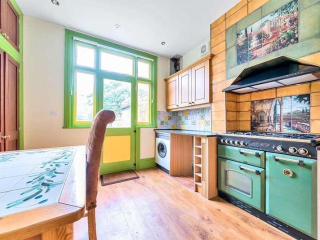 House for sale in Kingston Upon Thames, Surbiton