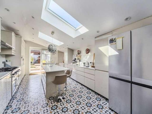 House for sale in Kingsbury, Greater London