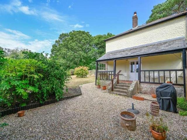House for sale in Furzehill, East Dorset