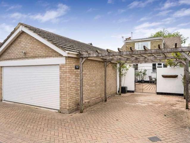 House for sale in Lower Halliford, Surrey