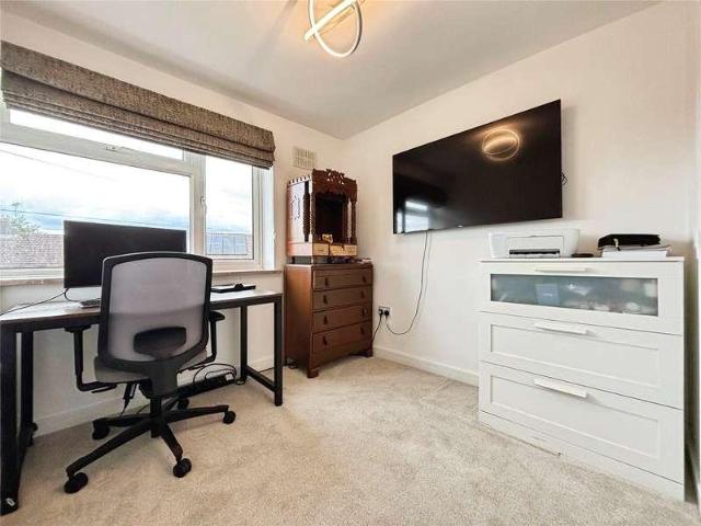 House for sale in Dee Park, Reading