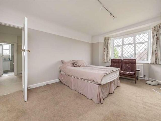 House for sale in New Malden, Greater London