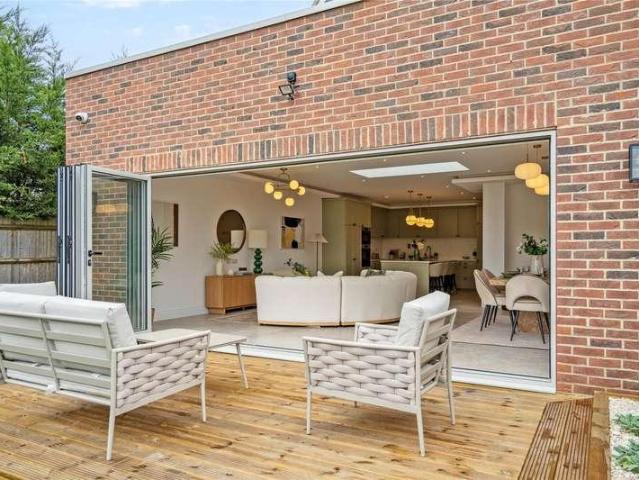 House for sale in Gerrards Cross, Tatling End