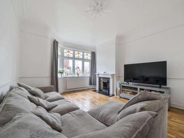 House for sale in Cawood, North Yorkshire