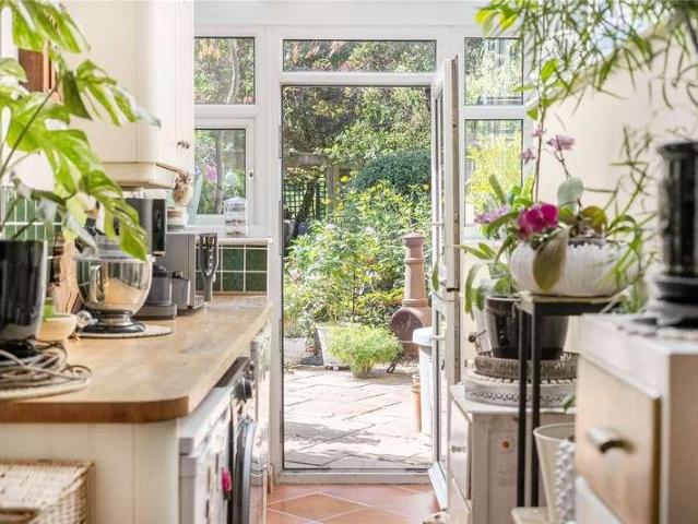 House for sale in Shalford, Westborough