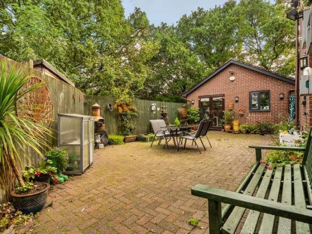 House for sale in Marshfield, Newport