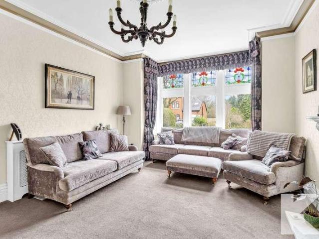 House for sale in Lady House, Burnedge