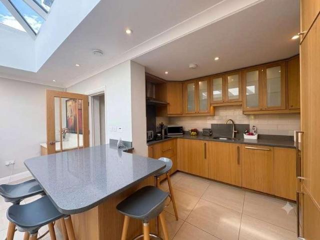 House for sale in West Finchley, Greater London