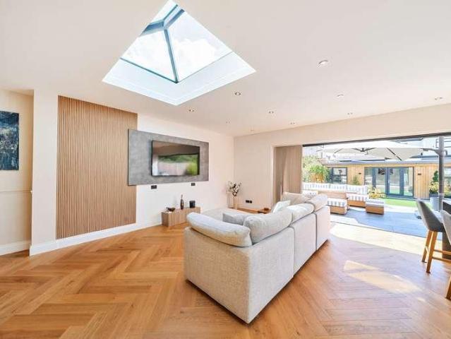 House for sale in Lane, Greater London