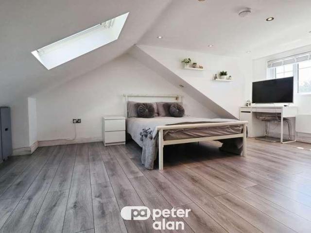 House for sale in Glyn Eiddew, Falcon Lodge