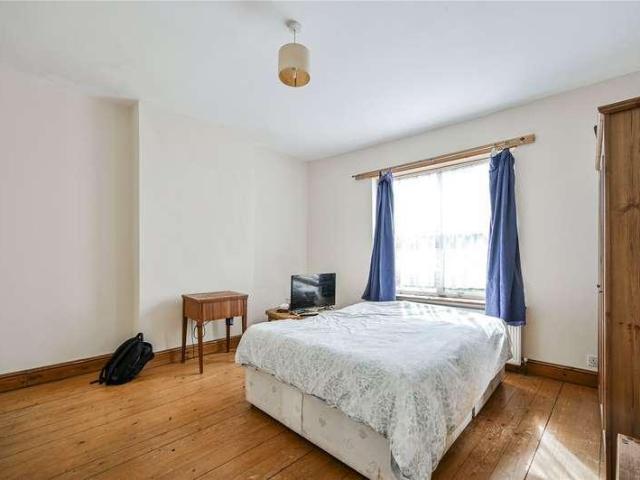 House for sale in Colney Hatch, Greater London