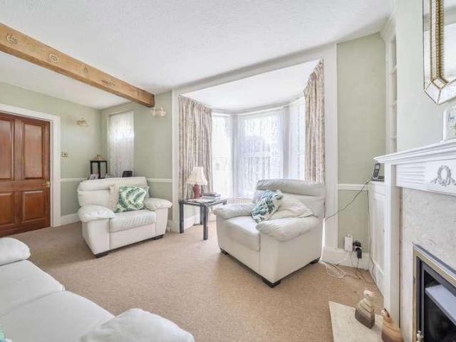 House for sale in Hillview, Surrey