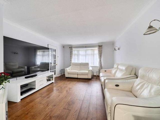 House for sale in Heol-las, Surrey