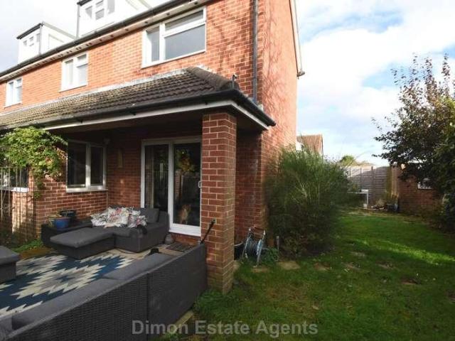 House for sale in Middlecroft, Hampshire