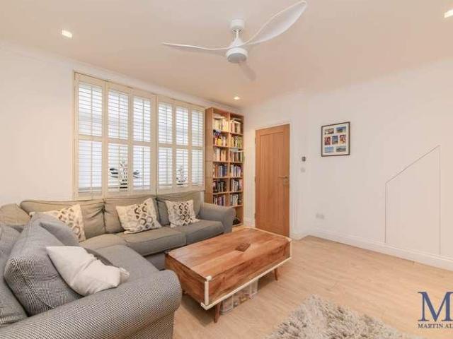 House for sale in Elstree and Borehamwood, Borehamwood