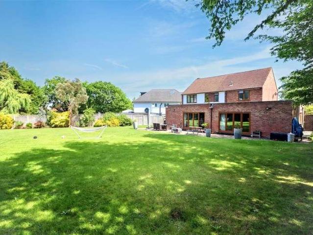 House for sale in Elstree and Borehamwood, Borehamwood