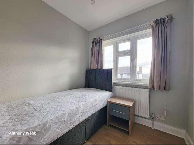 House for sale in Cockfosters, Greater London