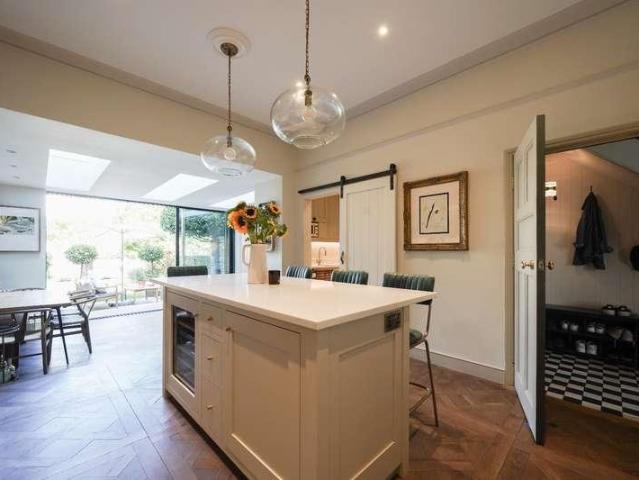 House for sale in Brondesbury, Greater London