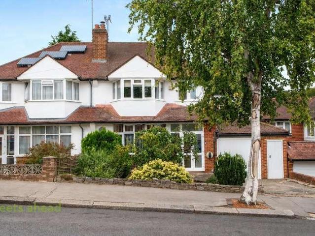 House for sale in London Borough of Croydon, Selsdon