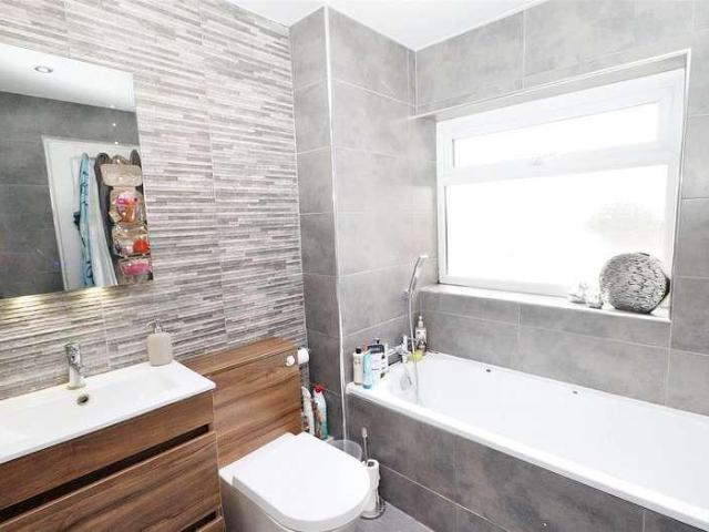 House for sale in Elstree and Borehamwood, Borehamwood