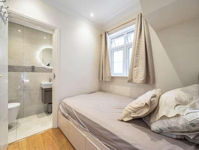 House for sale in Lane, Greater London