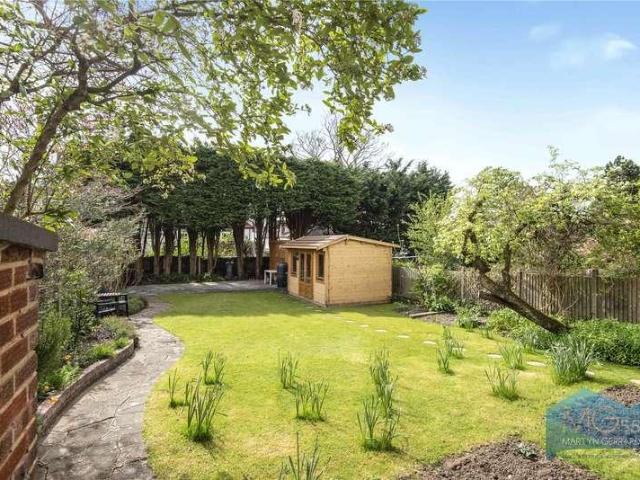 House for sale in East Barnet, Greater London