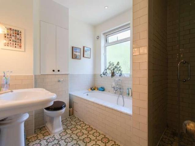 House for sale in Harlesden, Greater London