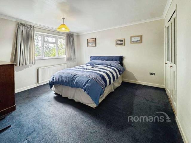 House for sale in Little Sandhurst, Sandhurst