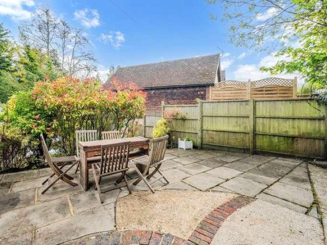 House for sale in Oxted, Hillview