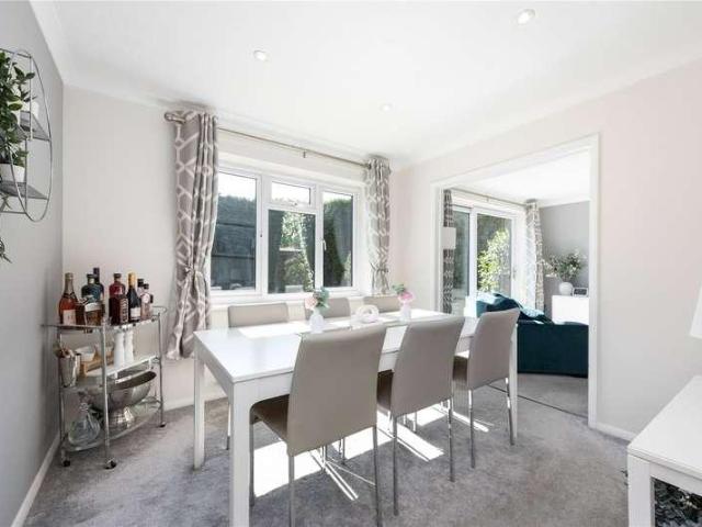 House for sale in Heol-las, Surrey