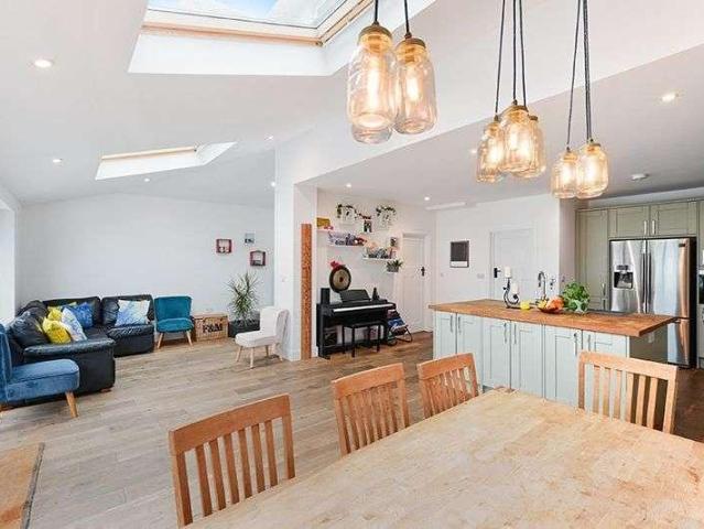 House for sale in Royal Borough of Kingston upon Thames, Greater London