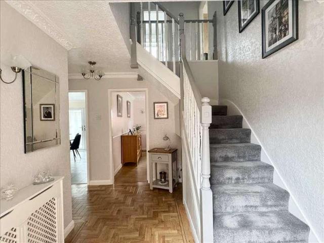 House for sale in New Waltham
