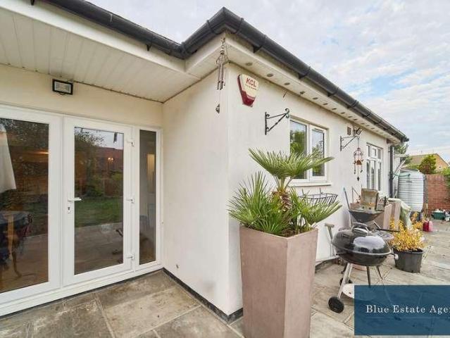 House for sale in Lampton, Greater London