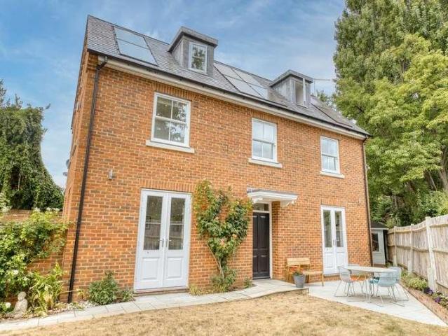 House for sale in Surbiton, Greater London
