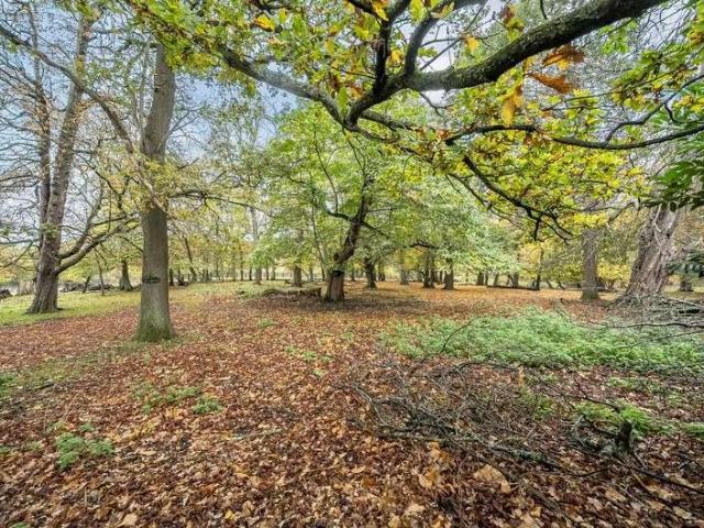 House for sale in Little Stanmore, Greater London