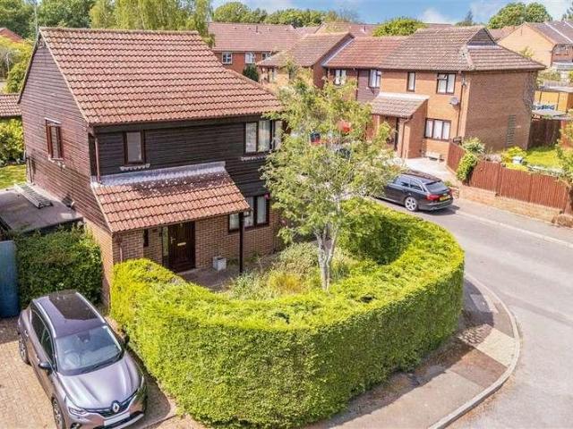 House for sale in Cranbrook & Sissinghurst, Sandown Park
