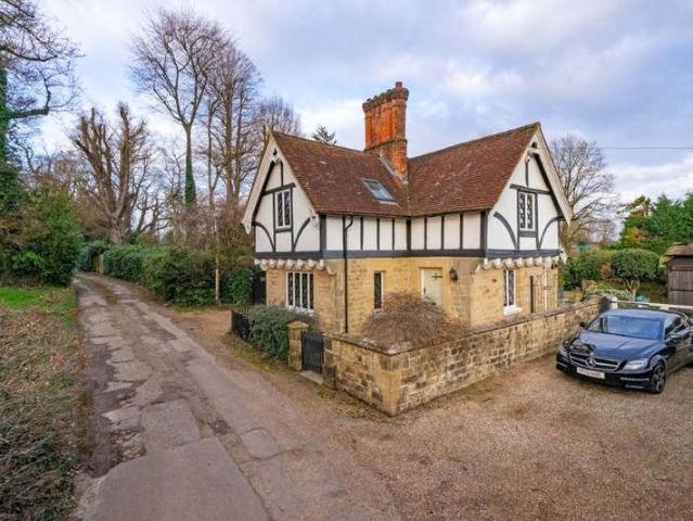 House for sale in Southborough, Sandown Park