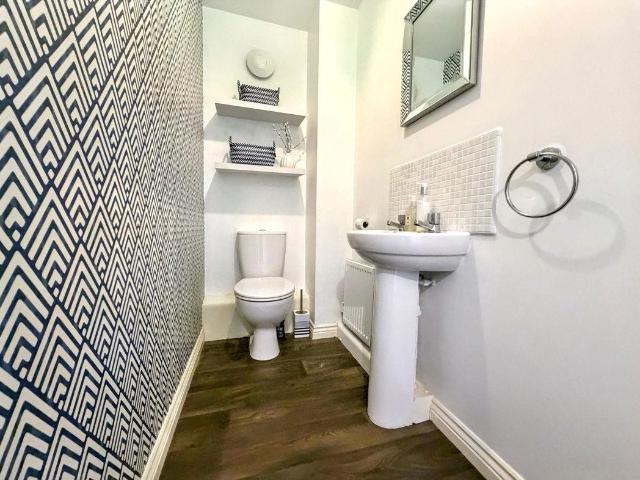 House for sale in Burnside, Fence Houses