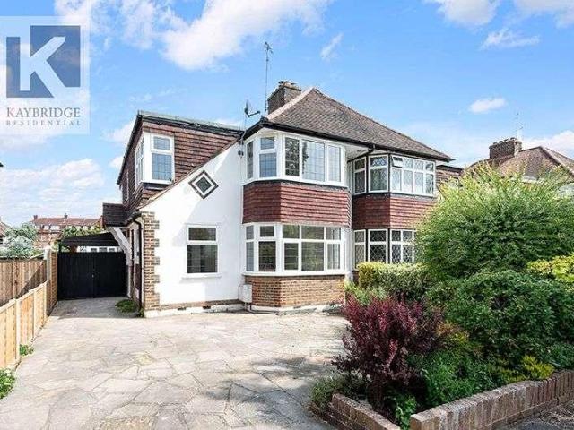 House for sale in Stoneleigh, Ewell