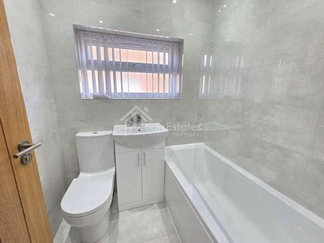 House for sale in Hanging Heaton, Dewsbury