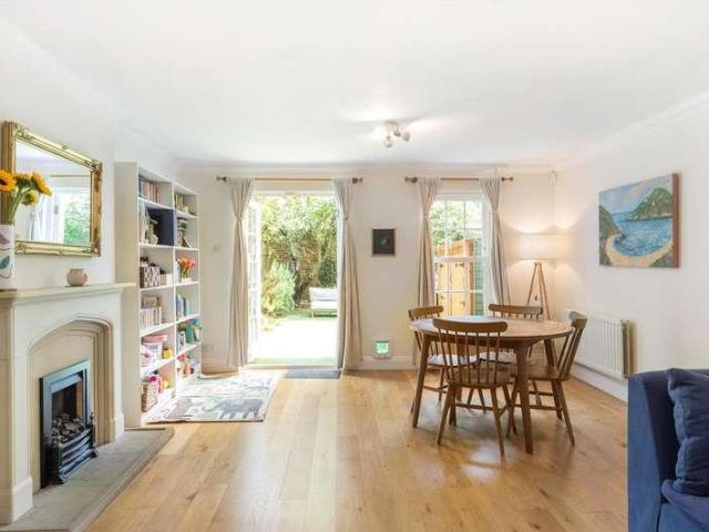 House for sale in Oval, Greater London