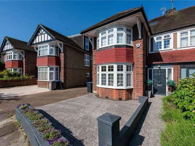 House for sale in Brondesbury, Greater London