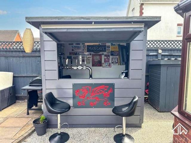 House for sale in Coedkernew, Wales