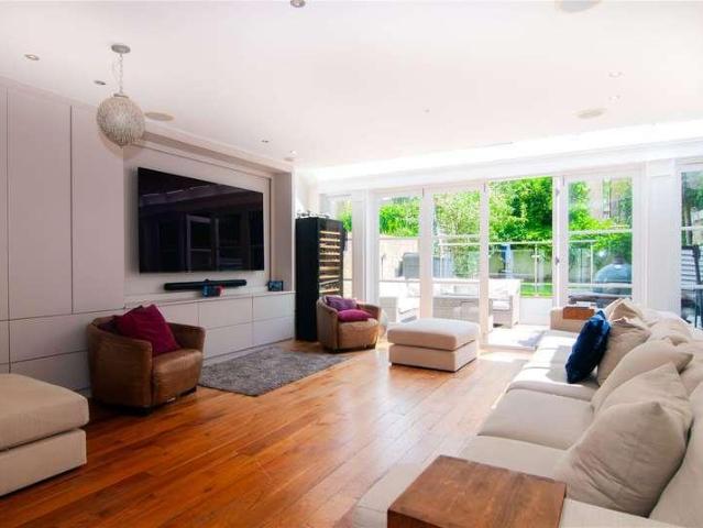 House for sale in North Sheen, Greater London