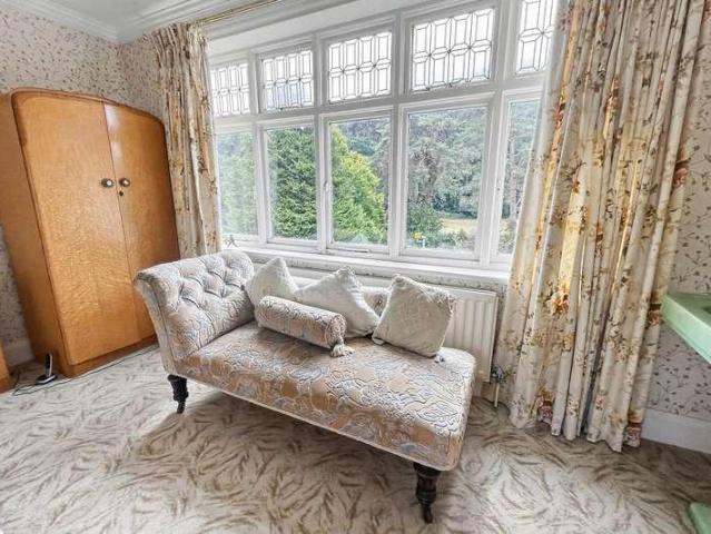 House for sale in Holdenhurst, Bournemouth