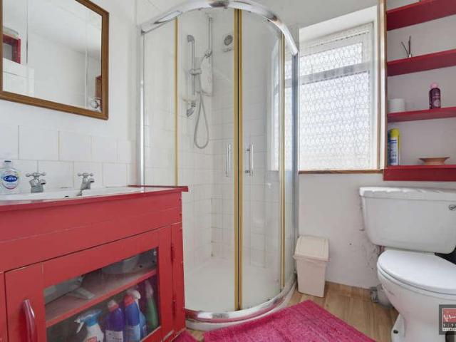 House for sale in London Borough of Hounslow, Hanworth